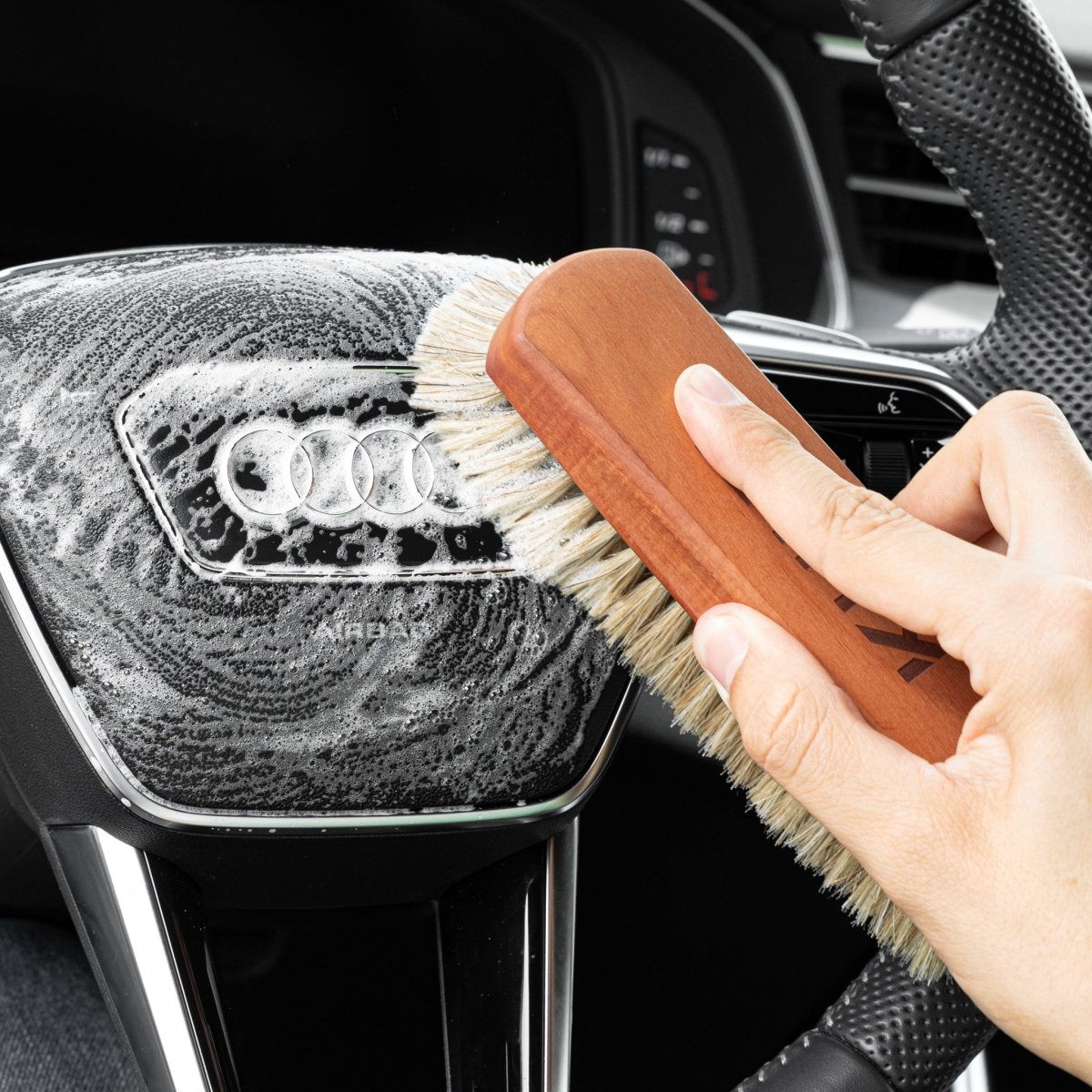 Auto Cockpit Reinigen - Kult Premium Fahrzeugpflege