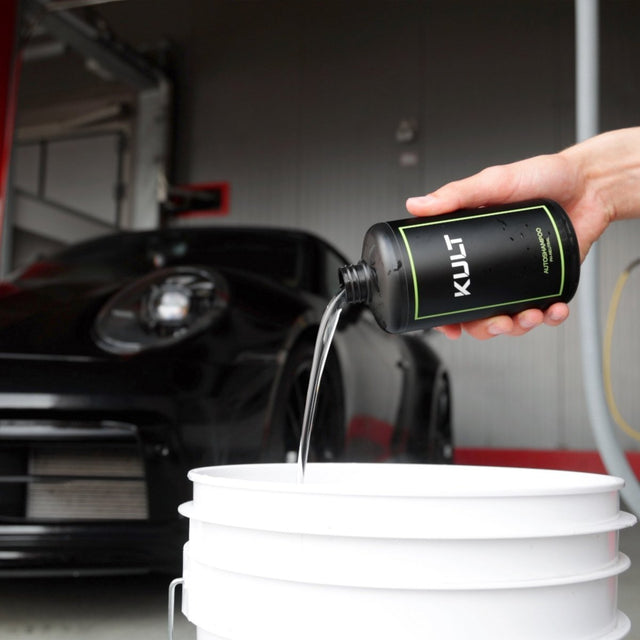 Autoshampoo pH-neutral für Glanzlack & Mattlack I So waschen Sie richtig - Kult Premium Fahrzeugpflege