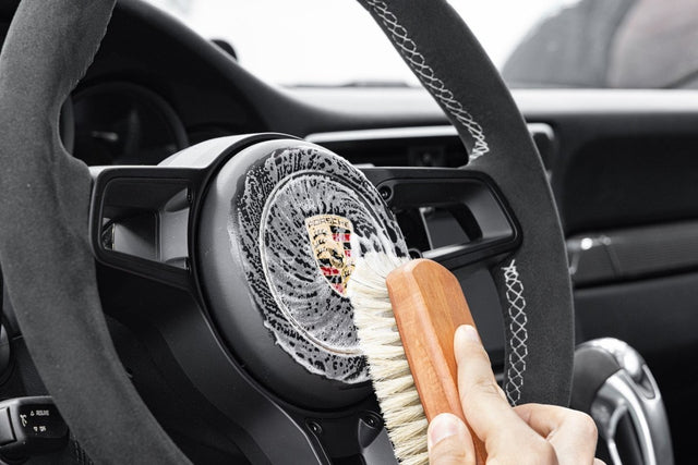Welchen Reiniger für Auto Innenraum? - Kult Premium Fahrzeugpflege