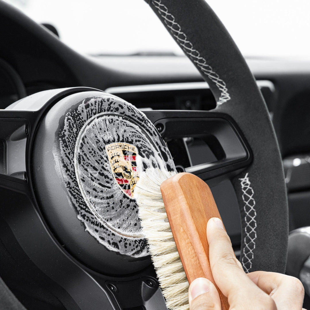 Alcantara Lenkrad reinigen