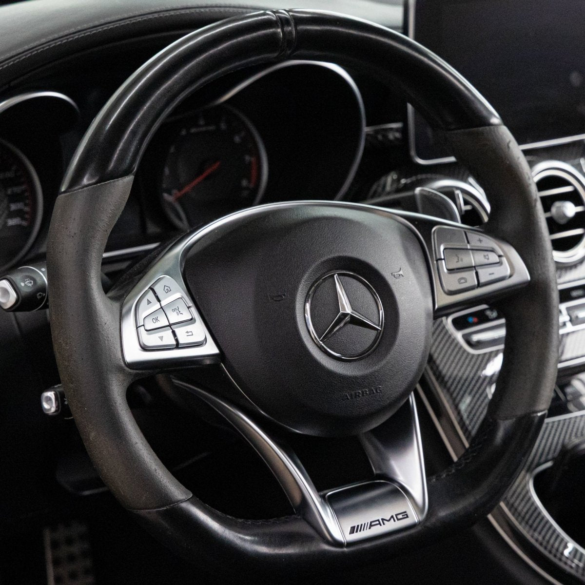 Alcantara Lenkrad Reinigen Mercedes AMG C63S - Kult Premium Fahrzeugpflege