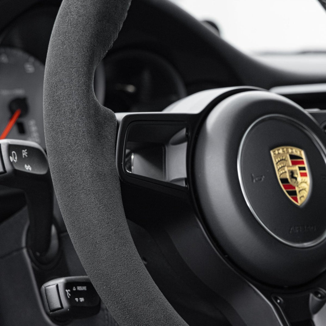 Alcantara Lenkrad reinigen mit Hausmitteln - Kult Premium Fahrzeugpflege