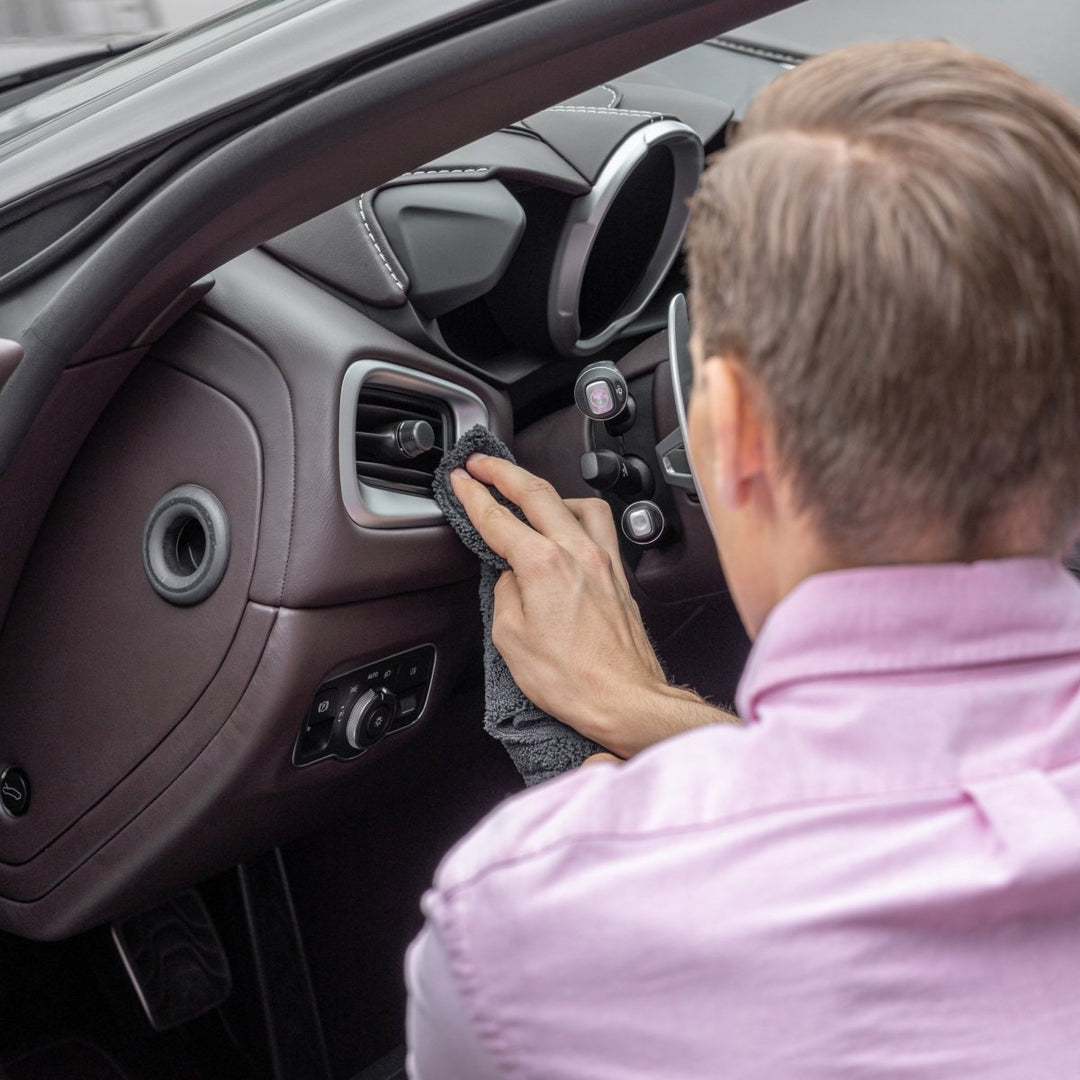Autoreiniger Innen – Frische, Pflege & Sauberkeit für den Innenraum - Kult Premium Fahrzeugpflege