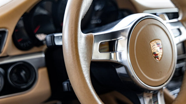 Helles Porsche Leder Lenkrad Reinigen - Kult Premium Fahrzeugpflege