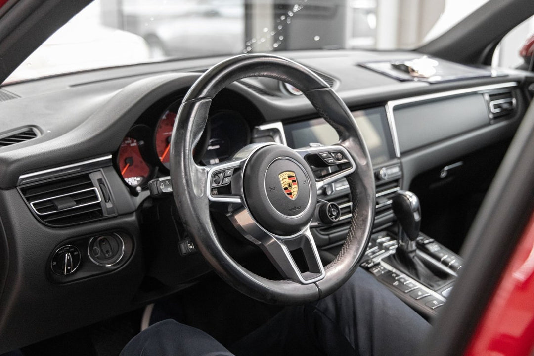 Ist dieses Porsche-Lenkrad noch zu retten? - Kult Premium Fahrzeugpflege