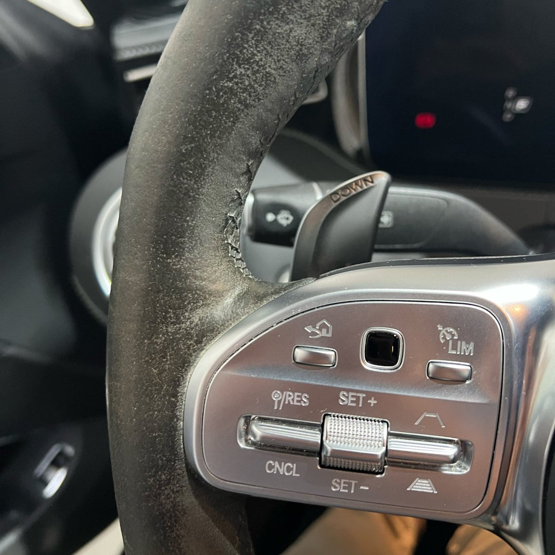 Mercedes-AMG Alcantara-Lenkrad reinigen - Kult Premium Fahrzeugpflege