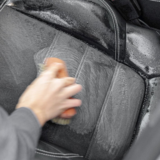 Porsche Cayenne Leder & Race Tex Reinigung - Kult Premium Fahrzeugpflege
