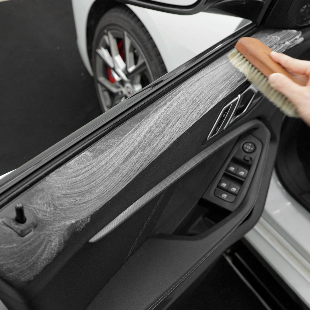 Wie reinige & pflege ich die Tür / Türverkleidung im Auto Innenraum richtig? - Kult Premium Fahrzeugpflege