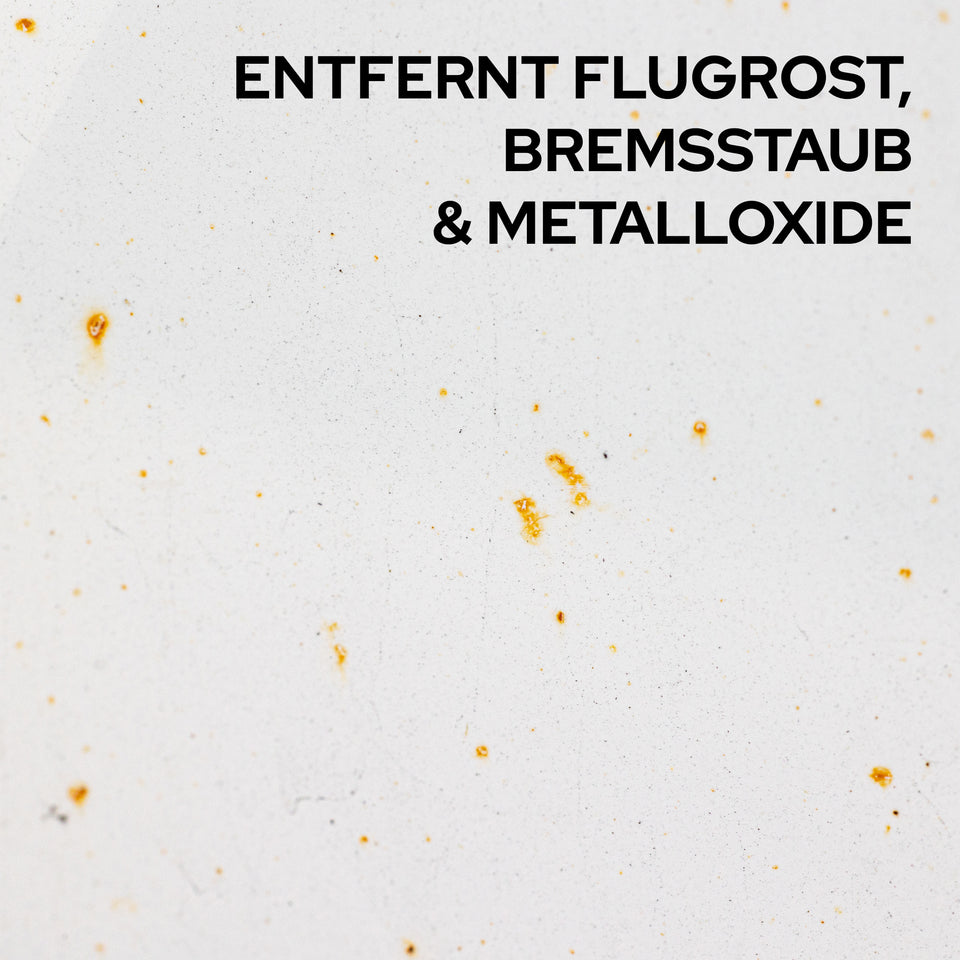 Orange Flugrostpunkte auf hellem Lack mit der Aussage: entfernt Flugrost, Bremsstaub und Metalloxide