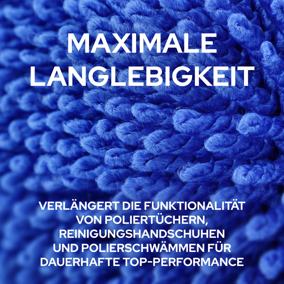 Blaue Mikrofaser in der Nahaufnahme mit Text zu Polier- und Reinigungstextilien und ihrer Funktionalität