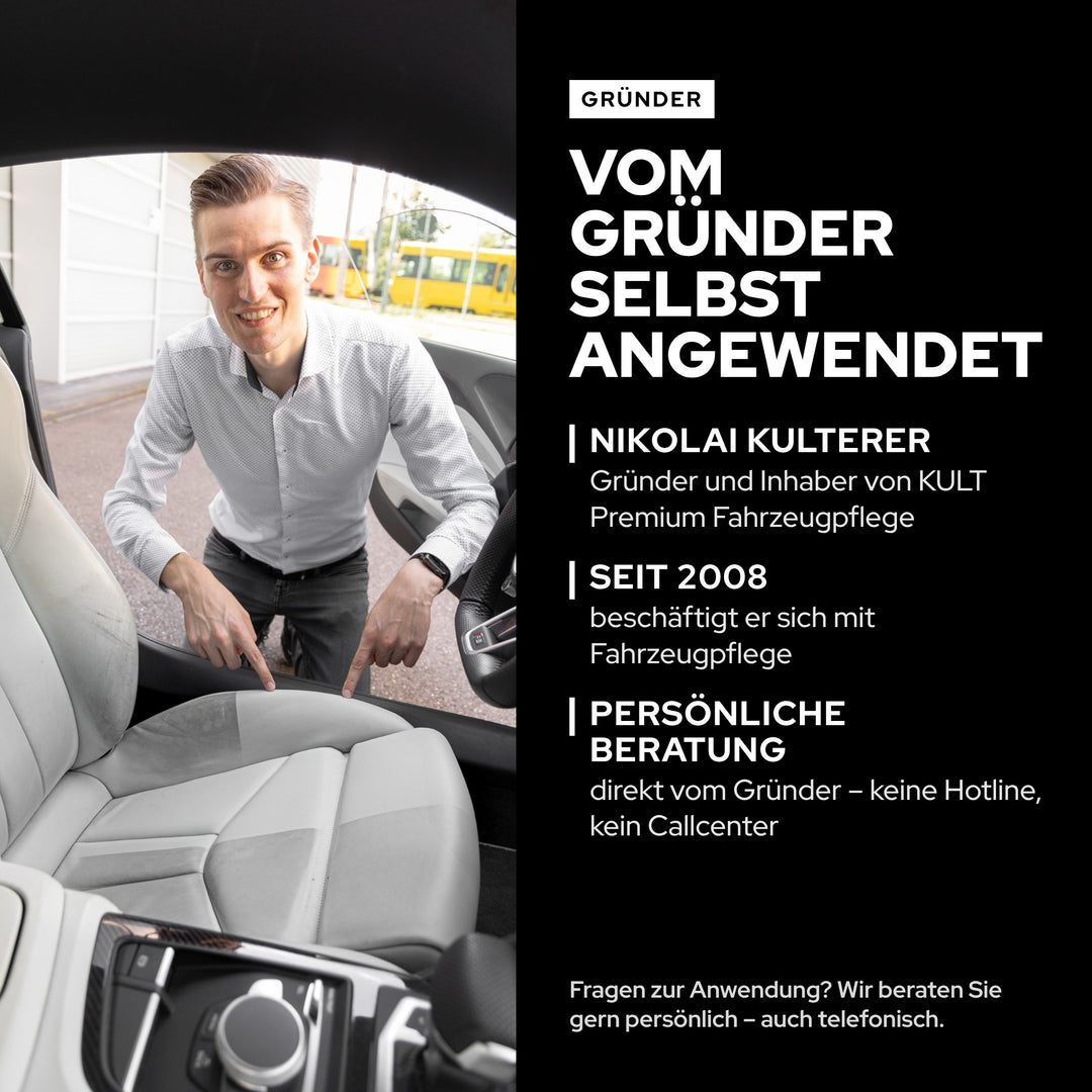 Nikolai Kulterer, Gründer von KULT, zeigt einen hellen Ledersitz mit Feldern, die mit KULT Lederreiniger gereinigt sind