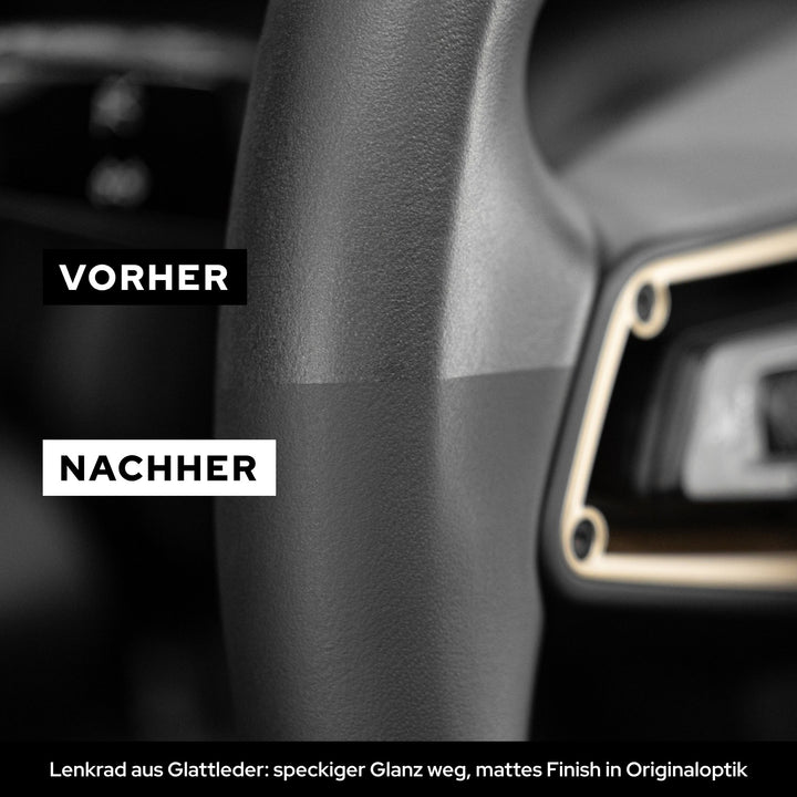 Vorher-Nachher am Lederlenkrad: oben speckig glänzend, unten mit KULT Lederreiniger gereinigt und matt