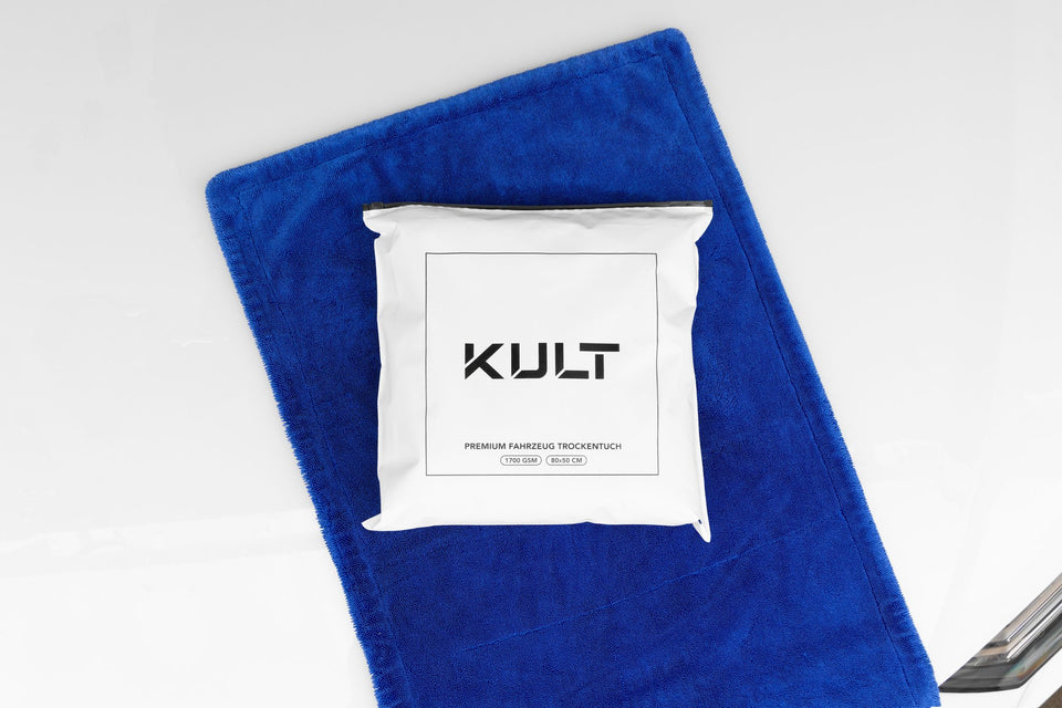 Neues blaues KULT Trockentuch mit seinem wiederverwendbaren Beutel